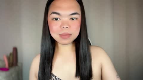 Snapshot of kim_kyile chatting on 19, 12, 2025 KYLIE online show from 19, 12, 2025