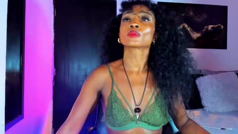 Snapshot of kimberlybanks2 chatting on 21, 1, 2025 Kimberly Banks online show from 21, 1, 2025