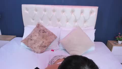 Snapshot of kimluna1 chatting on 2, 12, 2025 kimluna1 online show from 2, 12, 2025