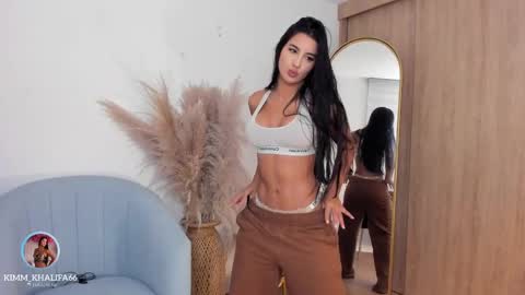 Snapshot of kimm_khalifa chatting on 8, 10, 2025 Kim online show from 8, 10, 2025