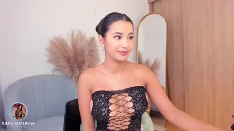 Snapshot of kimm_khalifa chatting on 19, 10, 2025 Kim online show from 19, 10, 2025