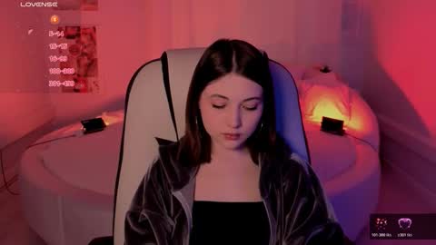 Snapshot of kimmie_shine chatting on 18, 10, 2025 Your Kimmie follow me online show from 18, 10, 2025