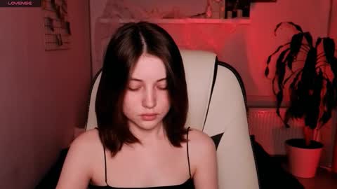 Snapshot of kimmie_shine chatting on 8, 11, 2025 Your Kimmie follow me online show from 8, 11, 2025