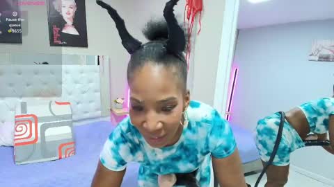 Snapshot of kimmturner chatting on 12, 10, 2025 Kim online show from 12, 10, 2025