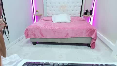 Snapshot of kimmturner chatting on 28, 10, 2025 Kim online show from 28, 10, 2025