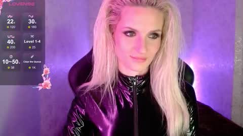 Snapshot of kimmysnowelite chatting on 18, 10, 2025 KimmySnow online show from 18, 10, 2025
