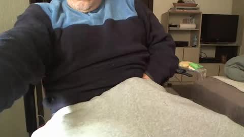 Snapshot of kinchan069 chatting on 6, 1, 2025 kinchan069 online show from 6, 1, 2025