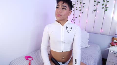 Snapshot of king_azahell chatting on 3, 1, 2025 king help me reach 100 likes online show from 3, 1, 2025