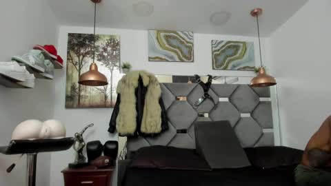 HOT MEN BLACK online show from 27, 1, 2025