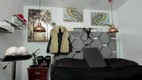 HOT MEN BLACK online show from 27, 1, 2025