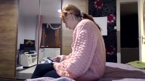 Snapshot of kingandprincess chatting on 15, 12, 2024 sexysexyhotwetpinkredpussy online show from 15, 12, 2024