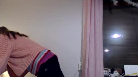 Snapshot of kingandprincess chatting on 5, 1, 2025 sexysexyhotwetpinkredpussy online show from 5, 1, 2025