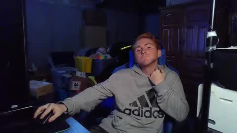 Snapshot of kingoffootfetish chatting on 25, 10, 2025 Master King Tommy online show from 25, 10, 2025