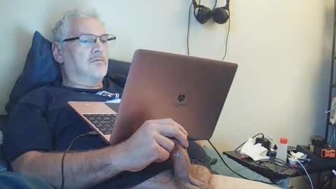 kingtongue10 online show from 21, 10, 2025