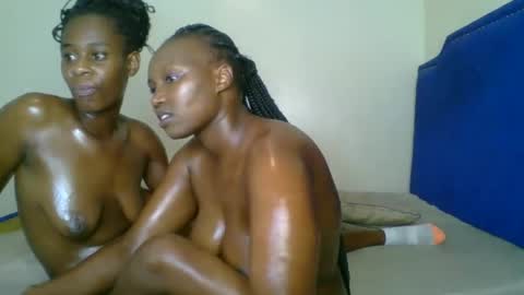 Snapshot of kinky_roey chatting on 22, 2, 2025 kinky_roey online show from 22, 2, 2025