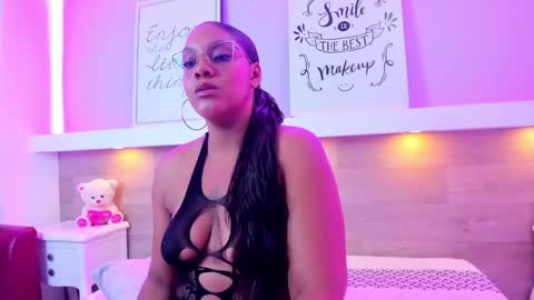 Thifanny  online show from 6, 3, 2026