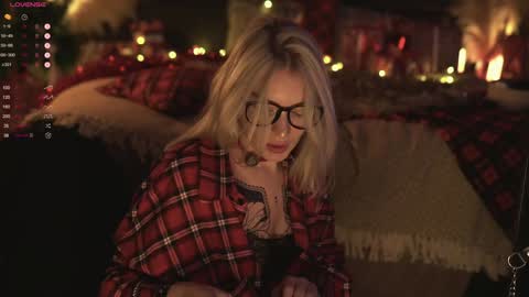 kinkylina_ online show from 1, 1, 2025