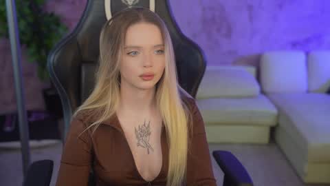 Snapshot of kira0541 chatting on 19, 10, 2025 Sweet girls online show from 19, 10, 2025