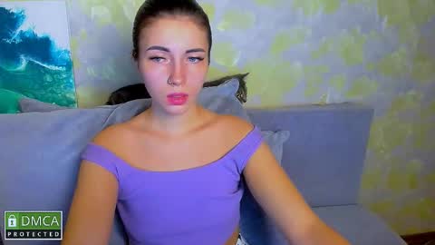 Snapshot of kira_moon_1 chatting on 4, 12, 2025 Kira online show from 4, 12, 2025