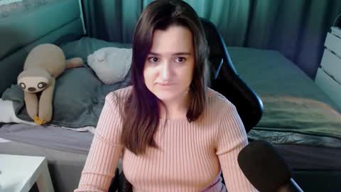 Kira  follow me  online show from 18, 2, 2025