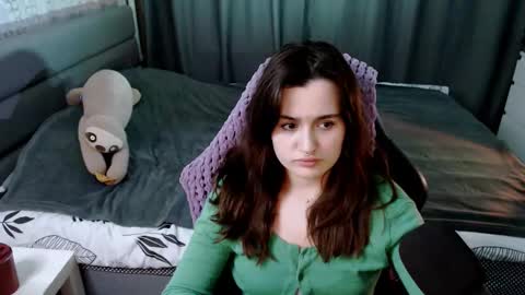 Kira  follow me  online show from 8, 3, 2025