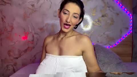 Snapshot of kiraka155207 chatting on 23, 11, 2025 kira online show from 23, 11, 2025