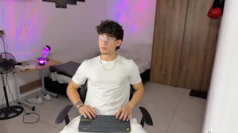 Snapshot of kisan_smith chatting on 14, 11, 2025 Kisan online show from 14, 11, 2025