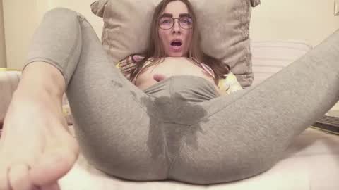 Snapshot of kiska_iriska chatting on 27, 10, 2025 Wet Girl online show from 27, 10, 2025