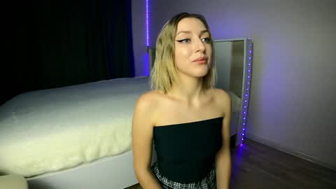 KissAllisse online show from 22, 1, 2025