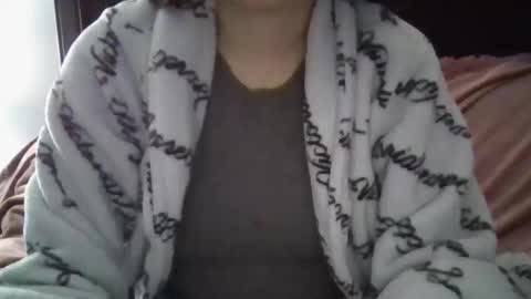 kissandtell1357 online show from 3, 11, 2025