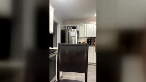 Snapshot of kissedbybee123 chatting on 12, 3, 2026 Bee online show from 12, 3, 2026