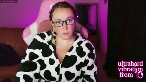 kissica online show from 1, 1, 2025