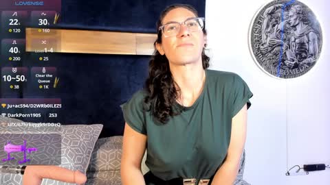 Kissing Company online show from 14, 1, 2025