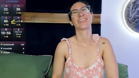 Kissing Company online show from 29, 1, 2025