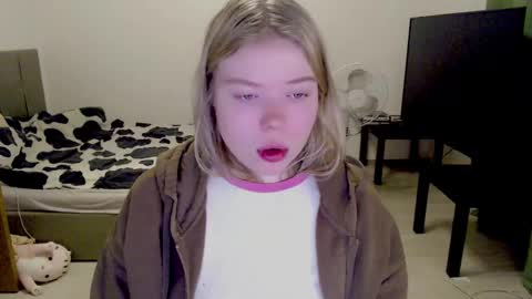 Jennyblonde and Emmabrunette online show from 18, 12, 2024