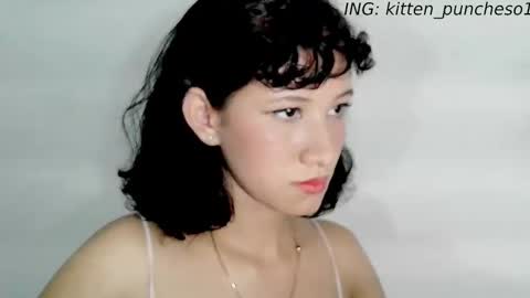 kitten_punches01 online show from 9, 9, 2025
