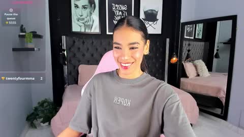 Snapshot of kitty_collins_ chatting on 14, 9, 2025 Kitty online show from 14, 9, 2025