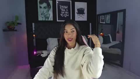 Snapshot of kitty_collins_ chatting on 20, 10, 2025 Kitty online show from 20, 10, 2025