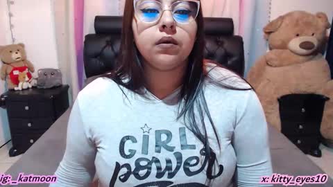 Snapshot of kitty_eyes chatting on 23, 2, 2026 kitty online show from 23, 2, 2026