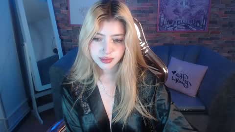 kitty_fox_b online show from 7, 1, 2025