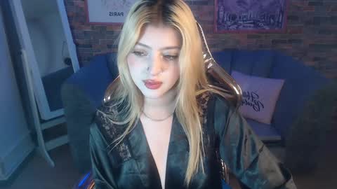 kitty_fox_b online show from 7, 1, 2025