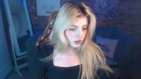 kitty_fox_b online show from 8, 1, 2025