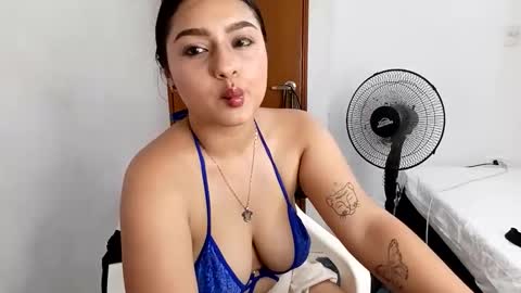 Snapshot of kitty_hottt_ chatting on 21, 10, 2025 giss online show from 21, 10, 2025