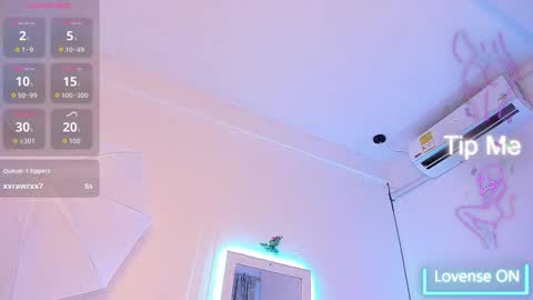 Snapshot of kitty_love01 chatting on 23, 10, 2025 kitty_love01 online show from 23, 10, 2025