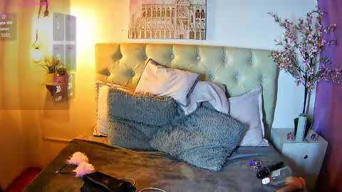 K I T T Y   online show from 24, 11, 2025