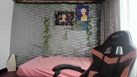 Snapshot of kitty_violet_ chatting on 26, 10, 2025 violet online show from 26, 10, 2025