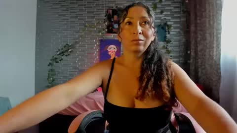 Snapshot of kitty_violet_ chatting on 14, 11, 2025 violet online show from 14, 11, 2025