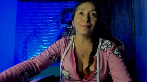 Snapshot of kitty_violet_ chatting on 2, 12, 2025 violet online show from 2, 12, 2025