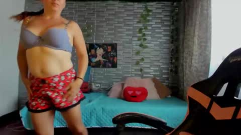 Snapshot of kitty_violet_ chatting on 14, 12, 2025 violet online show from 14, 12, 2025