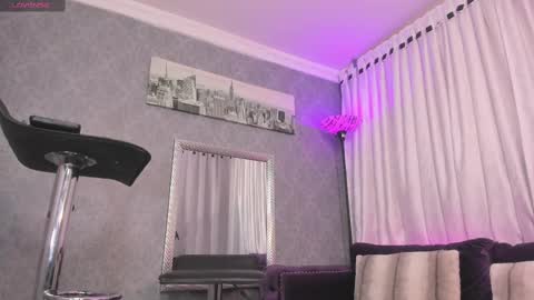 Snapshot of kitty_wichis chatting on 12, 12, 2024 Kendall Saray online show from 12, 12, 2024